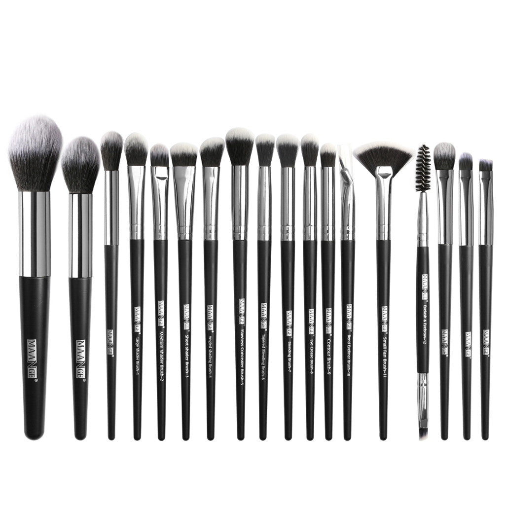 18Pcs Premium Foundation Powder Concealers Eye Shadows Makeup Brush Sets